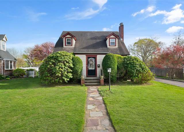 Property at 100 East Roe Blvd, Patchogue, NY 11772, 3 beds, 2 baths