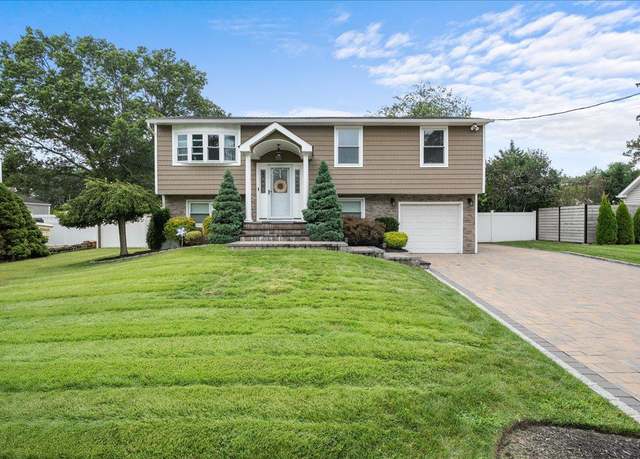 Property at 22 Fiesta Dr, Centereach, NY 11720, 5 beds, 3 baths