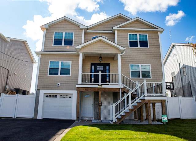 Property at 356 Arthur St, Freeport, NY 11520, 4 beds, 2.5 baths