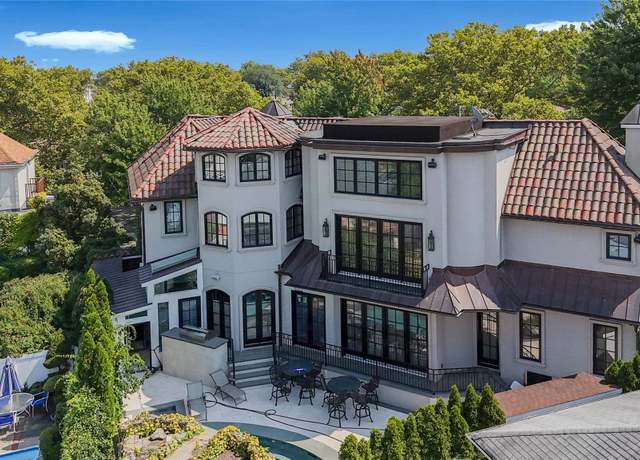 Property at 86 Gaylord Dr S, Brooklyn, NY 11234, 5 beds, 4.5 baths