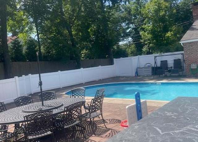 Property at 465 Old Post Rd, Bedford, NY 10506, 4 beds, 3 baths