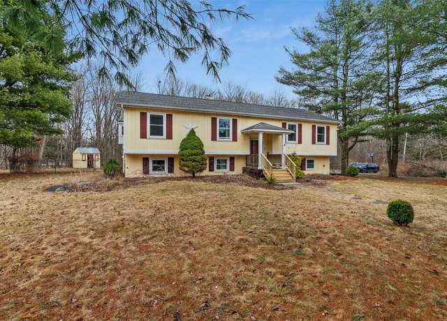 Property at 4 Thistle Ln, Middletown, NY 10940, 4 beds, 2.5 baths