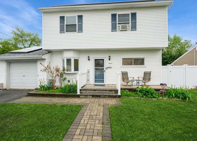 Property at 1447 Lombardy Blvd, Bay Shore, NY 11706, 4 beds, 2 baths