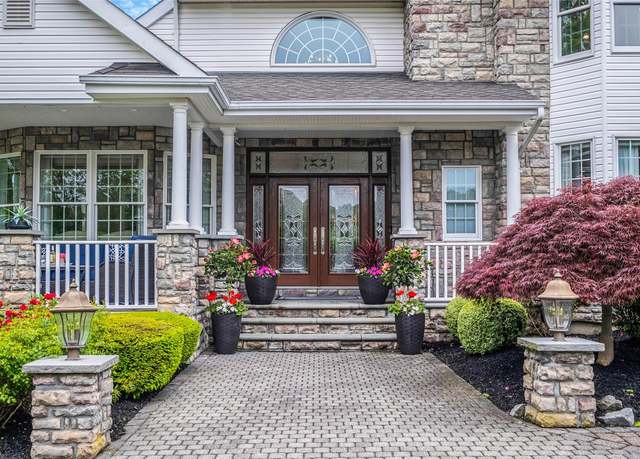 Property at 43 Casey Ln, Mount Sinai, NY 11766, 4 beds, 4.5 baths