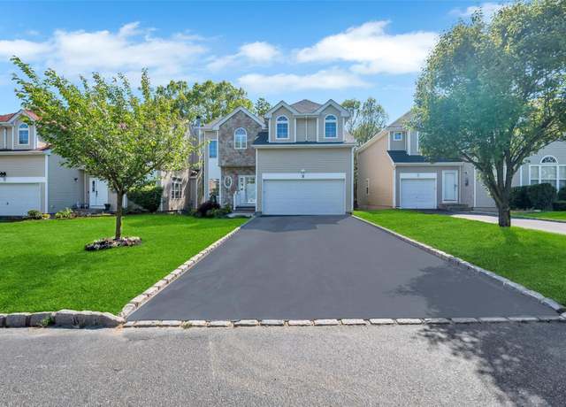 Property at 3 Sunflower Ridge Rd, South Setauket, NY 11720, 3 beds, 2.5 baths