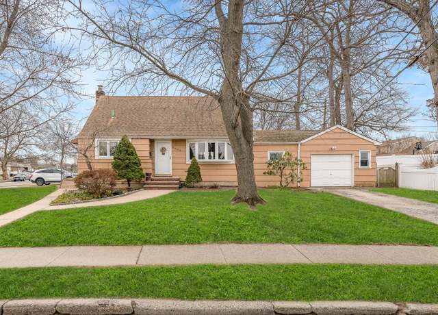 Property at 2882 Campbell Ave, Wantagh, NY 11793, 3 beds, 2 baths