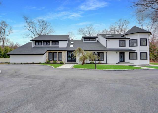 Property at 140 Daly Rd, East Northport, NY 11731, 6 beds, 6.5 baths