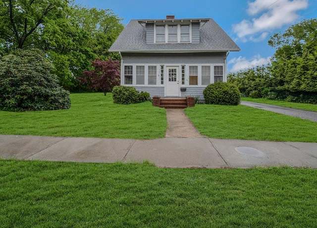 Property at 30 Hallock St, Riverhead, NY 11901, 3 beds, 1.5 baths