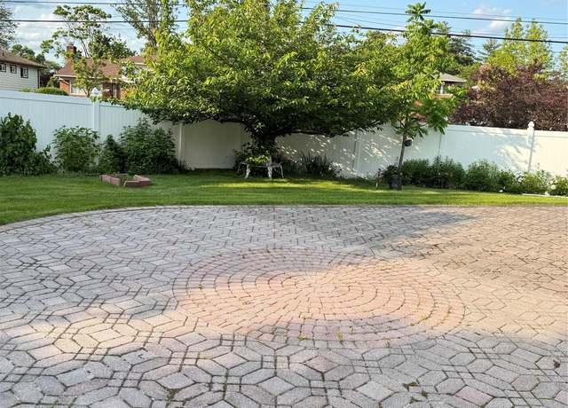Property at 26445 60th Rd, Little Neck, NY 11362, 3 beds, 2.5 baths