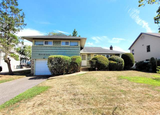 Property at 1474 Stephen Marc Ln, East Meadow, NY 11554, 3 beds, 2.5 baths