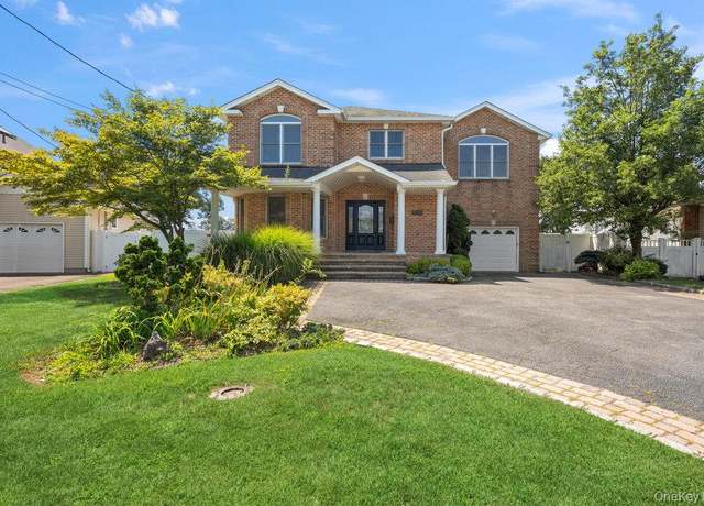Property at 70 S Crescent Dr, Farmingdale, NY 11735, 5 beds, 2.5 baths