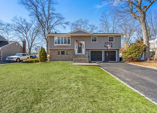 Property at 26 Villa Ln, Smithtown, NY 11787, 4 beds, 1.5 baths
