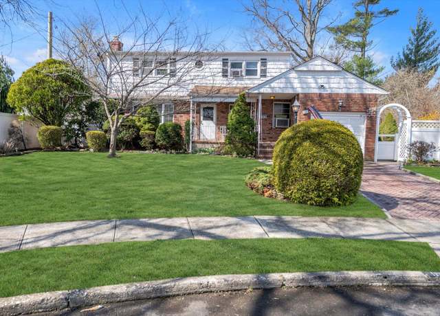 Property at 1727 Meadow Ct, East Meadow, NY 11554, 6 beds, 2.5 baths