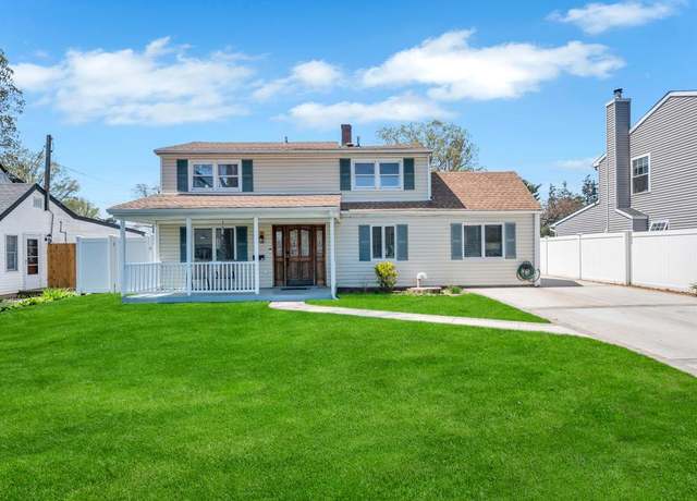 Property at 30 Mistletoe Ln, Levittown, NY 11756, 4 beds, 2 baths