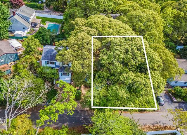 Property at 4 Queen Dr, Sound Beach, NY 11789
