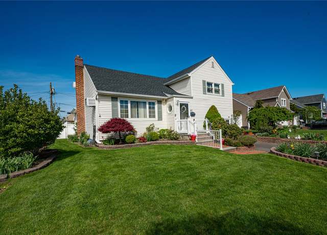 Property at 1 Marlboro Ave, Massapequa, NY 11758, 4 beds, 2 baths