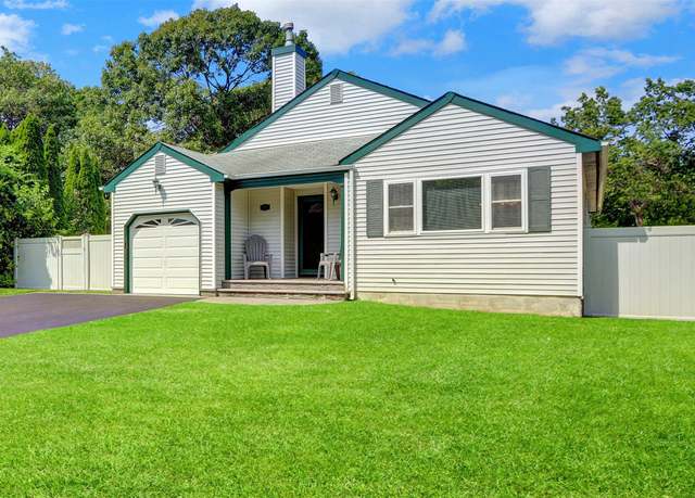 Property at 11 Winnecomac Cir, Kings Park, NY 11754, 3 beds, 2 baths