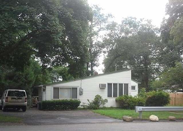 Property at 10 W 22nd St, Huntington Station, NY 11746, 3 beds, 1 bath