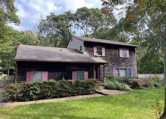 Property at 5 Washington Dr, East Quogue, NY 11942, 3 beds, 2.5 baths