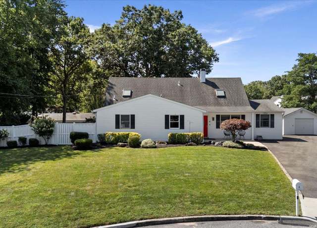 Property at 4 Spring Ct, Port Jefferson Station, NY 11776, 5 beds, 3 baths