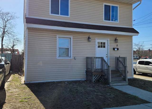 Property at 2 Liberty Ct, Hempstead, NY 11550, 4 beds, 2.5 baths
