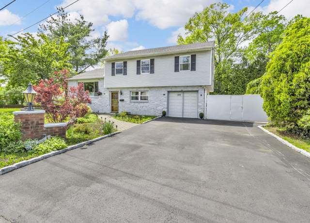 Property at 189 Edgewood Dr, Orangeburg, NY 10962, 5 beds, 3.5 baths