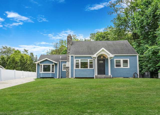 Property at 6 Youngs Ln, Setauket, NY 11733, 5 beds, 2.5 baths