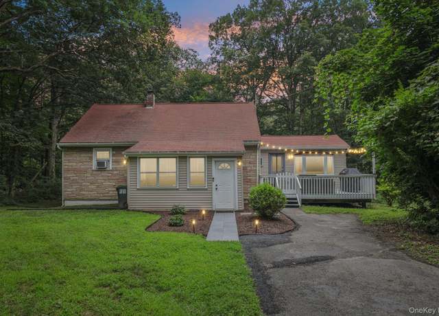 Property at 501 Circle Ln, Newburgh, NY 12550, 3 beds, 2 baths