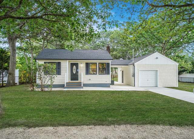 Property at 25 Powell Ave, Farmingville, NY 11738, 3 beds, 1 bath