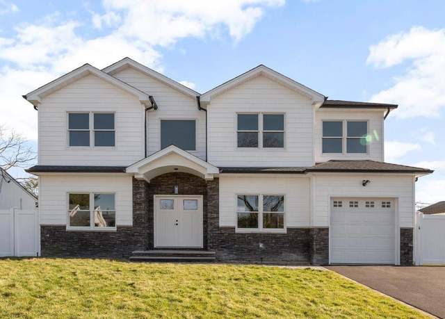 Property at 4 Terry Ln, Plainview, NY 11803, 5 beds, 3 baths