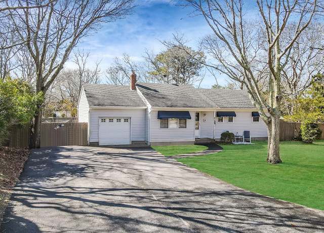 Property at 18 Lovell Rd, Hampton Bays, NY 11946, 3 beds, 1.5 baths