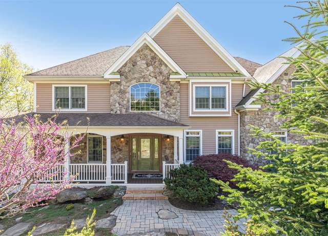 Property at 121 Overlook Rd, Pomona, NY 10970, 5 beds, 5 baths