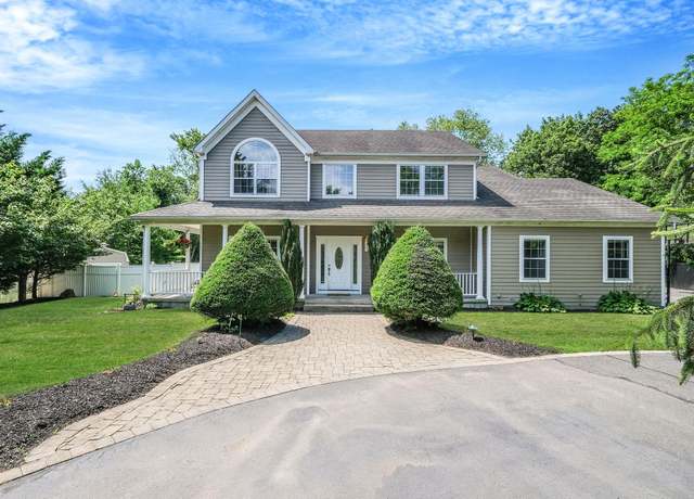 Property at 6 Muellers Ln, Yaphank, NY 11980, 4 beds, 3.5 baths