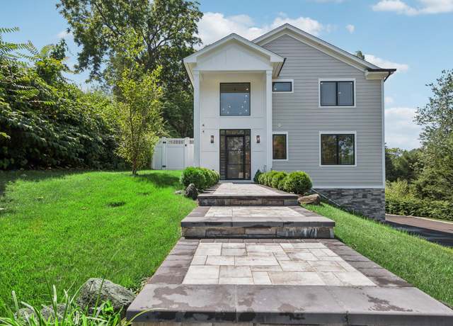 Property at 2 Arthur Pl, Woodbury, NY 11797, 4 beds, 3.5 baths