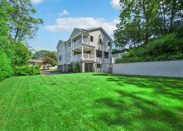 Property at 2 Arthur Pl, Woodbury, NY 11797, 4 beds, 3.5 baths