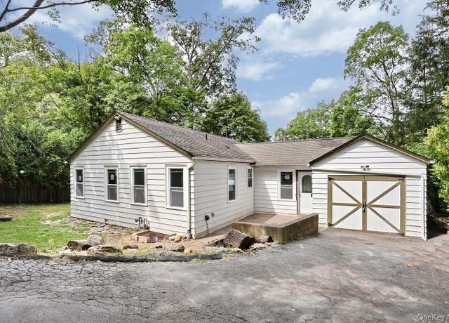 Property at 40 Woodland Dr, Suffern, NY 10901, 5 beds, 1.5 baths
