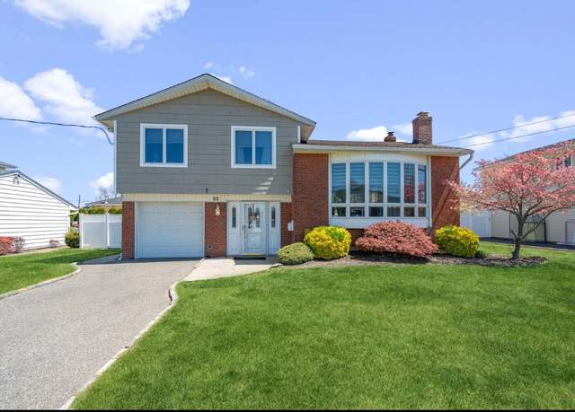 Property at 53 West End Ave, Massapequa, NY 11758, 3 beds, 1.5 baths