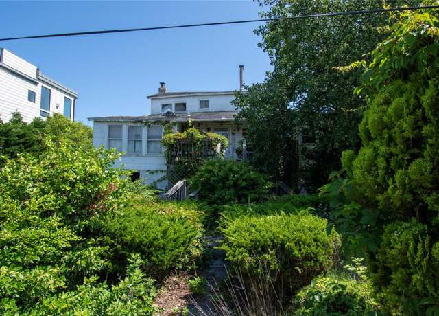 Property at 28 Ocean Walk, Babylon, NY 11702, 6 beds, 2.5 baths