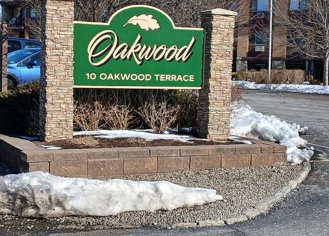 Property at 10 Oakwood Ter #120, New Windsor, NY 12553, 1 bed, 1 bath
