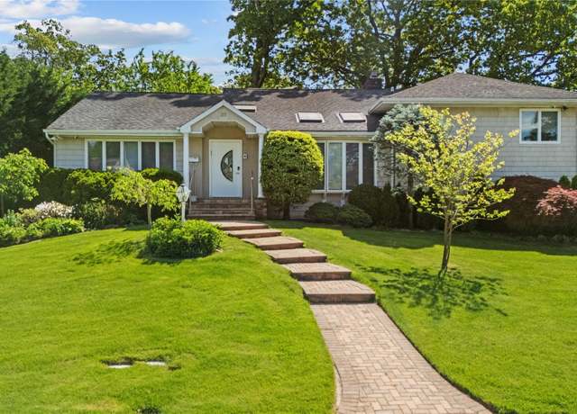 Property at 25 Belmont Dr W, Roslyn Heights, NY 11577, 4 beds, 3.5 baths