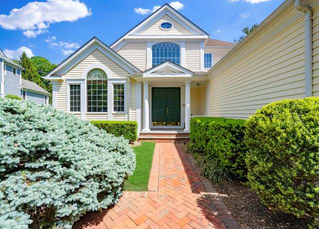 Property at 21 Gracewood Dr, Manhasset, NY 11030, 4 beds, 4.5 baths