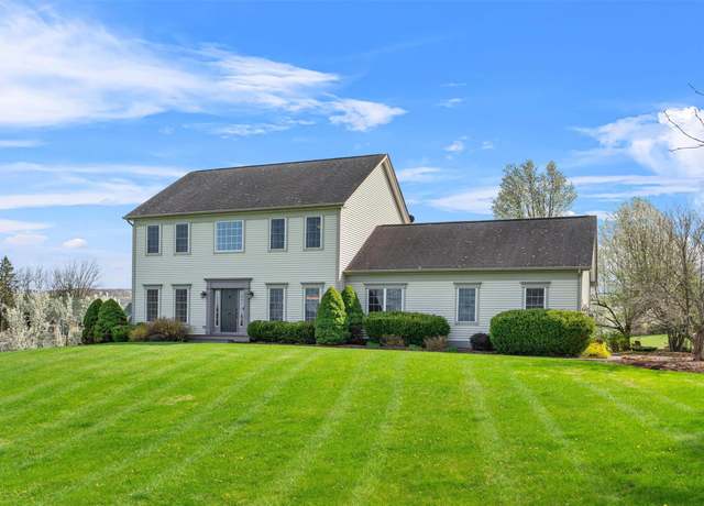 Property at 38 Old Cross Rd, Warwick, NY 10990, 4 beds, 2.5 baths