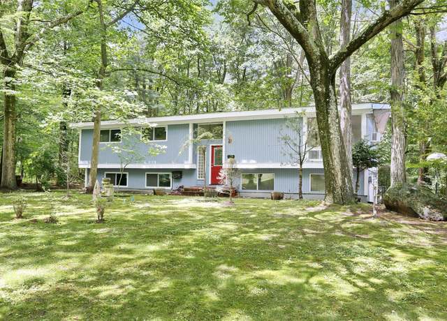 Property at 28 Robin Hood Rd, Montebello, NY 10901, 5 beds, 3 baths