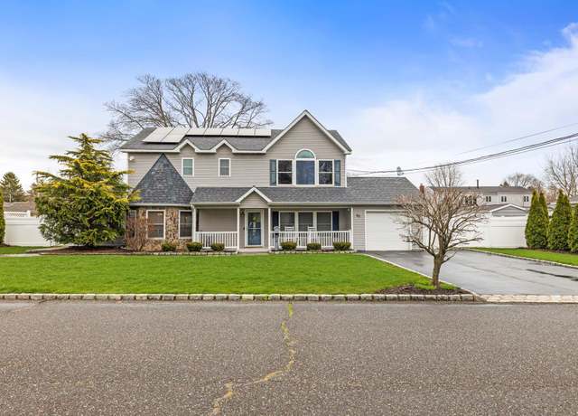 Property at 65 Howell Ave, Deer Park, NY 11729, 5 beds, 2.5 baths
