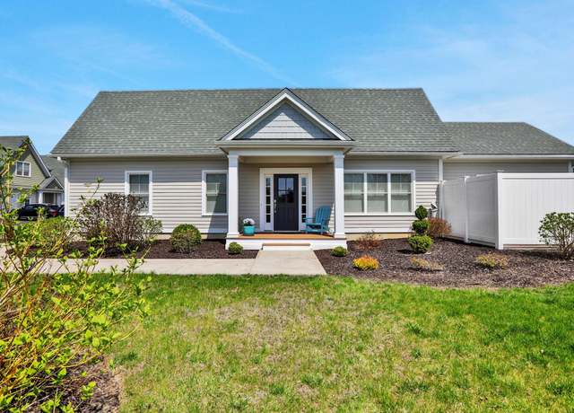 Property at 38 Oakwood Ln, Rhinebeck, NY 12572, 2 beds, 2 baths
