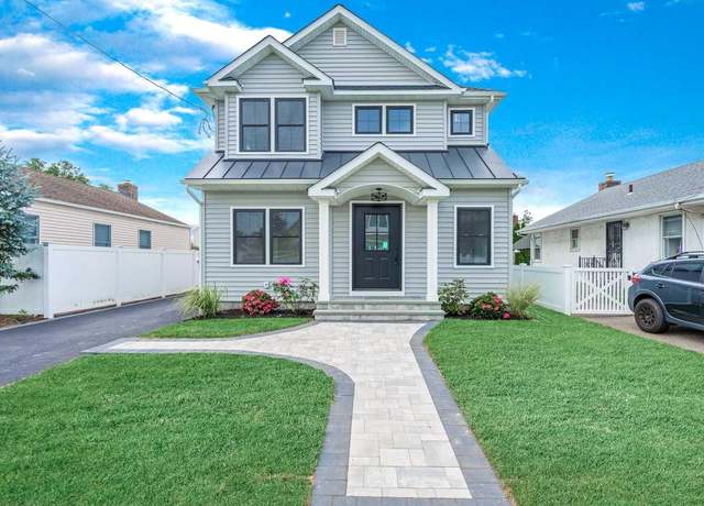 Property at 41 Albany Ave, Westbury, NY 11590, 4 beds, 3.5 baths