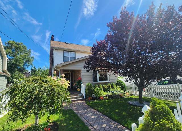 Property at 85 Oakland Ave, Lynbrook, NY 11563, 4 beds, 2.5 baths