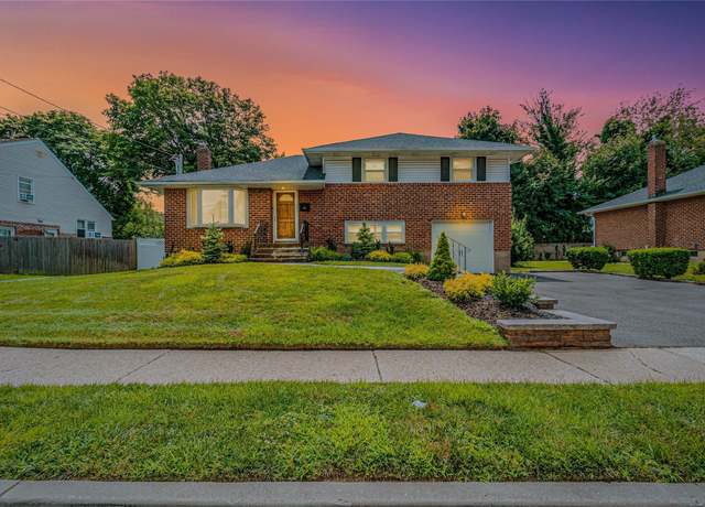Property at 3 Lourae Dr, Massapequa Park, NY 11762, 3 beds, 2.5 baths