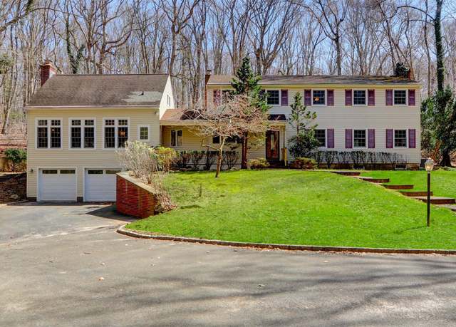 Property at 1 Spring Hollow Rd, Saint James, NY 11780, 5 beds, 3 baths