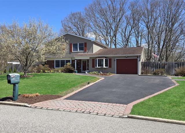 Property at 69 Strathmore Village Dr, South Setauket, NY 11720, 3 beds, 2.5 baths